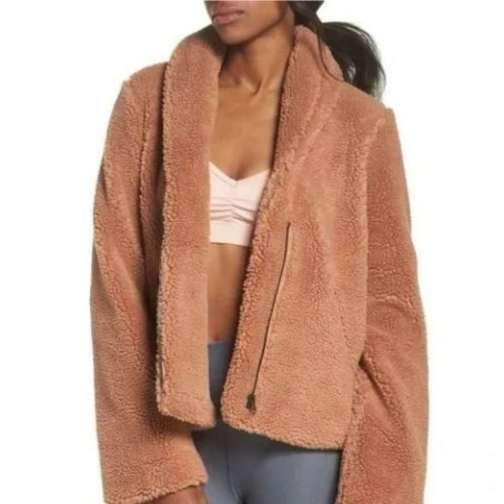 ALO Yoga Cozy Up Sherpa Jacket in Rosewater X-SMALL